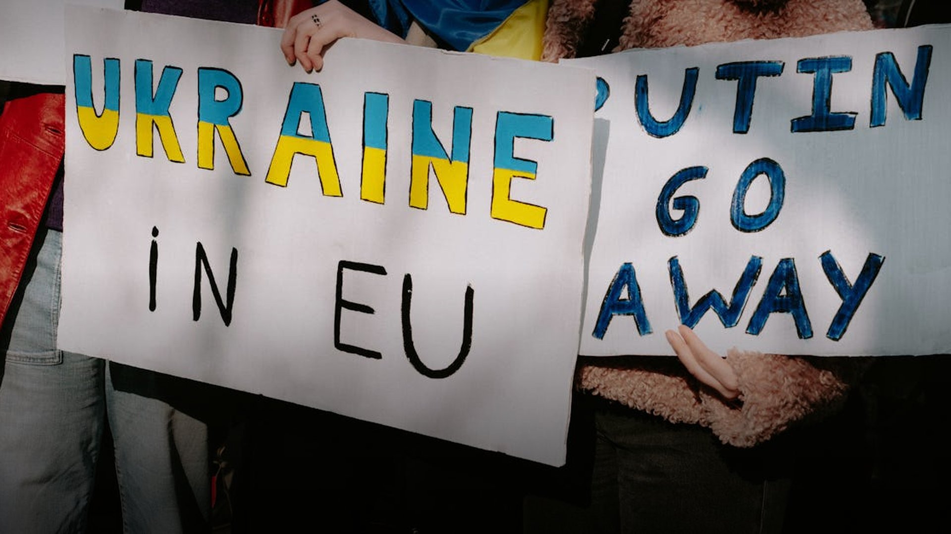 Deadly Protests Erupt Over Ukraine's Constitutional Reform Package