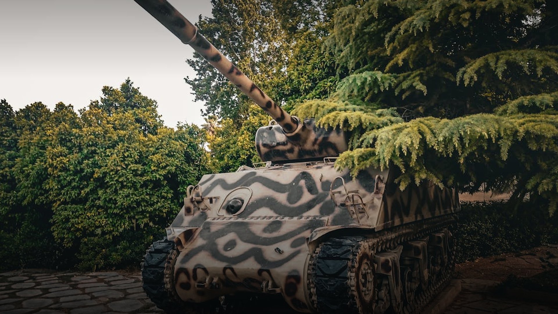 Houthis Threaten to Join Iran War as Rebels Fire at Israel